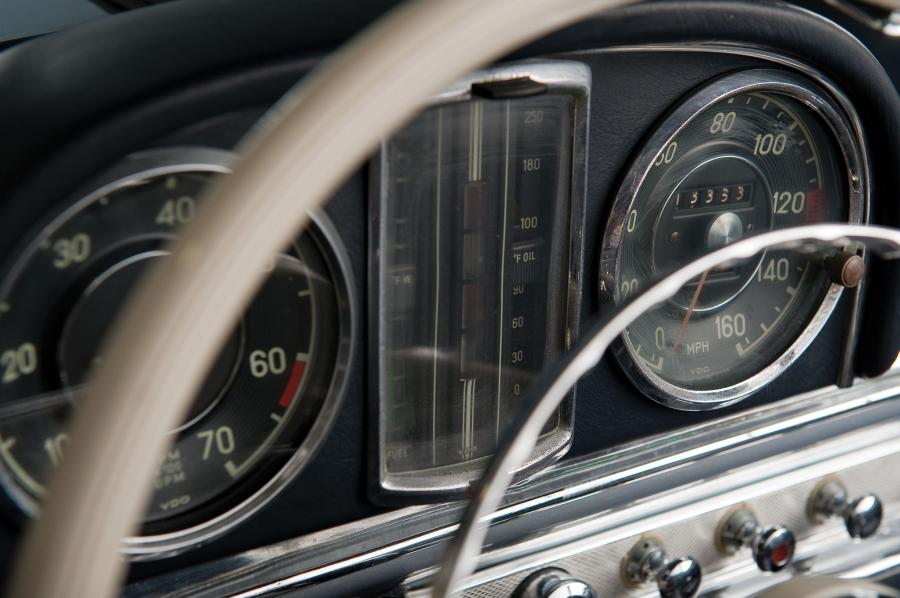  Mercedes-Benz 300 SL Roadster 1961 года  (фото 22 из 30)